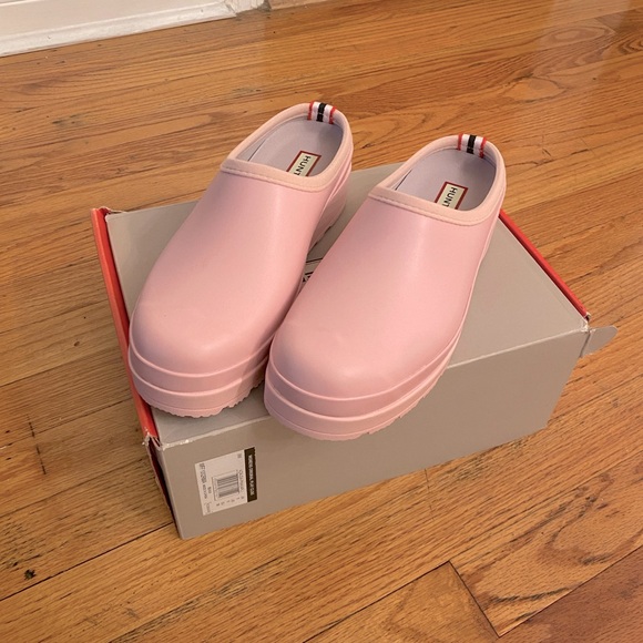 Hunter Women's Play Clog Mule in Pink - Picture 2 of 3